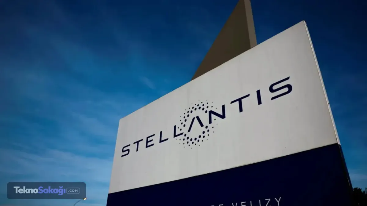 Yazılım güncellemesi uygulanacakGeri çağırma kapsamında araçların radyo yazılımının güncellenmesiyle sorunun giderilmesi hedefleniyor. Stellantis'in dünya genelinde yaklaşık 955 bin aracı kapsayan operasyonuyla, geri görüş kamerasının yeniden düzgün şekilde çalışması ve olası güvenlik riskinin ortadan kaldırılması amaçlanıyor.