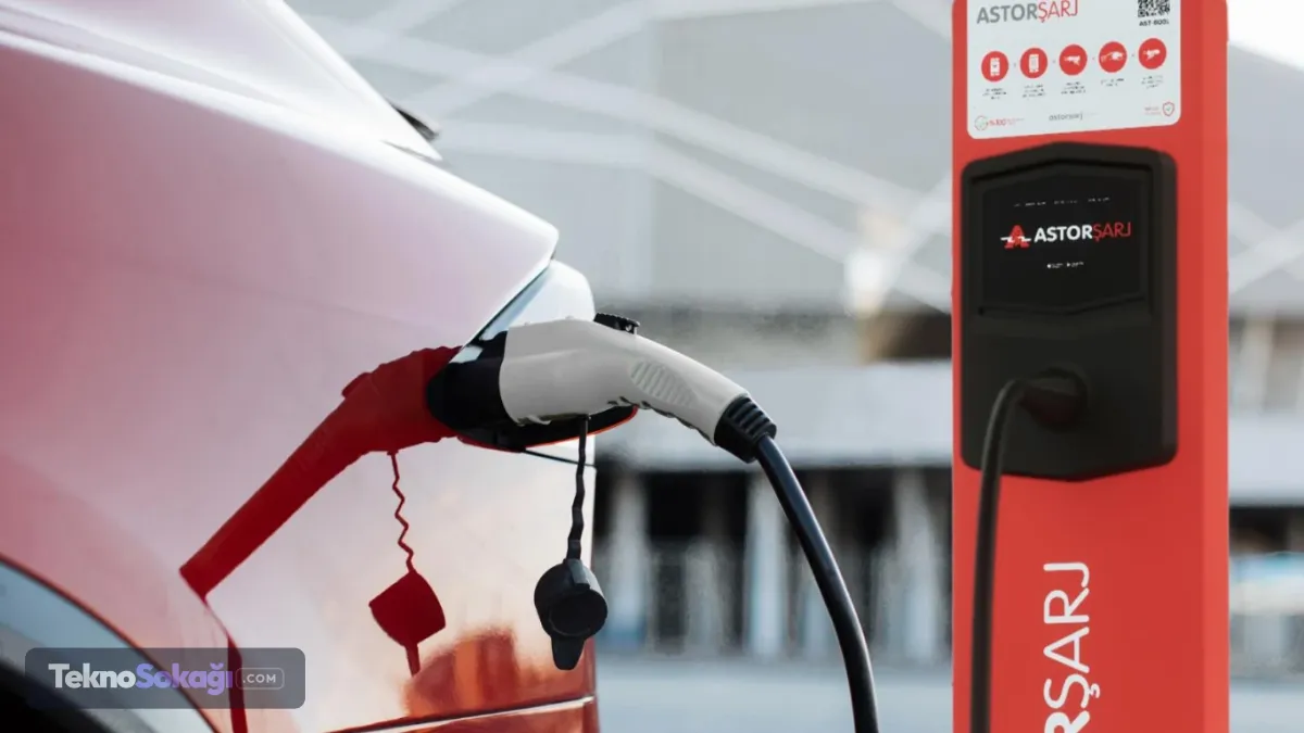 Türkiye genelinde yaygınlaşan elektrikli araç şarj istasyonlarının da kullanımı tarihi rekorlar kırmaya devam ediyor. EPDK verilerine göre araç şarj istasyonlarının kullanımı da ortaya çıktı.