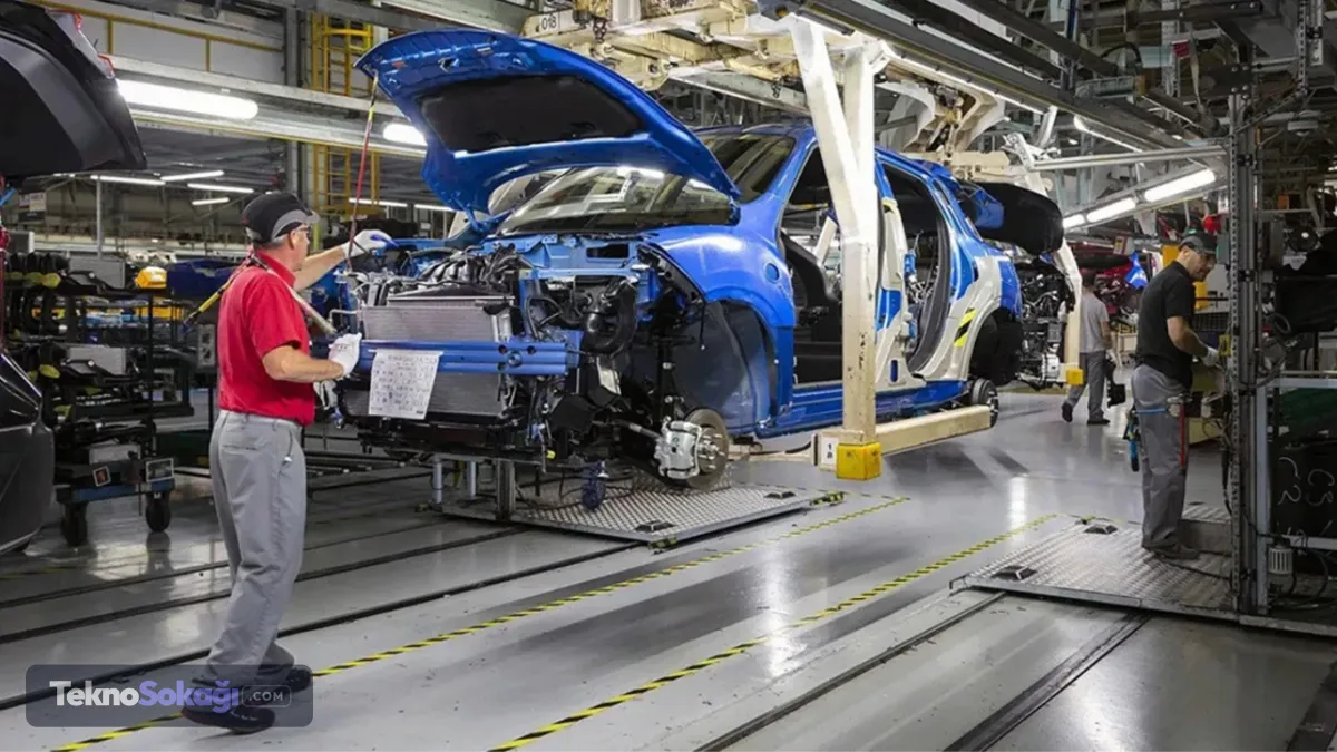 Araçlarda ortak standart olacakOtomotiv sektörü, geleneksel mekanik yapılardan yazılımın daha merkezi bir rol üstlendiği araç mimarilerine doğru dönüşüyor. Nissan ve Honda arasındaki iş birliğiyle elektronik kontrol üniteleri, araç içi işletim sistemleri ve ara yazılım bileşenlerinde ortak bir yapı oluşturulması planlanıyor. Bu sayede yeni teknolojilerin geliştirme süreçlerinin daha verimli hale getirilmesi hedefleniyor.