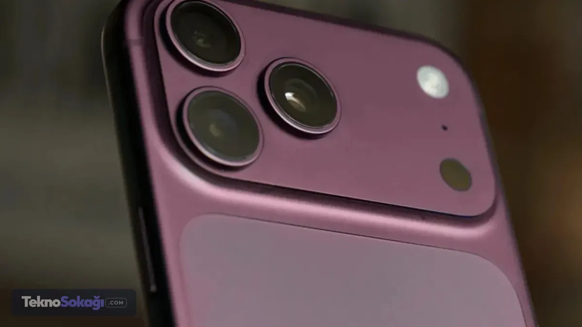 iPhone 18 Pro serisinin A20 Pro işlemcisi ile gelmesi bekleniyor. TSMC'nin ilk nesil 2nm üretim süreciyle hazırlanması beklenen işlemci ile birlikte performans ve enerji verimliliği açısından çift haneli avantaj sağlanacağı tahmin ediliyor. iPhone 18 Pro Max'in ise iPhone 17 Pro'Max'e kıyasla yaklaşık yüzde 10 daha büyük bir bataryaya sahip olması bekleniyor.