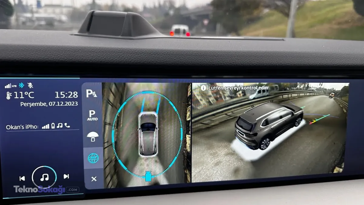 Araçlardaki kamera sayısı neden artıyor?Otomobillerin giderek daha fazla sensör ve kamera kullanmasının temelinde otonom sürüş teknolojilerindeki gelişme bulunuyor. Programda araçlardaki kamera sayısındaki artışa dikkat çeken Düztaş, otonomi seviyesi yükseldikçe aracın çevresini daha ayrıntılı algılaması gerektiğini belirtti.Seviye 3 araçlarda 20'nin üzerinde kamera bulunmasının planlandığını söyleyen Düztaş, daha ileri otonomi seviyelerinde kamera sistemlerinin yanı sıra radar ve lidar gibi farklı sensörlerin de devreye girdiğini anlattı. Ancak Büyütech'in hedefinin yalnızca kamera üretmek olmadığını özellikle vurguladı.