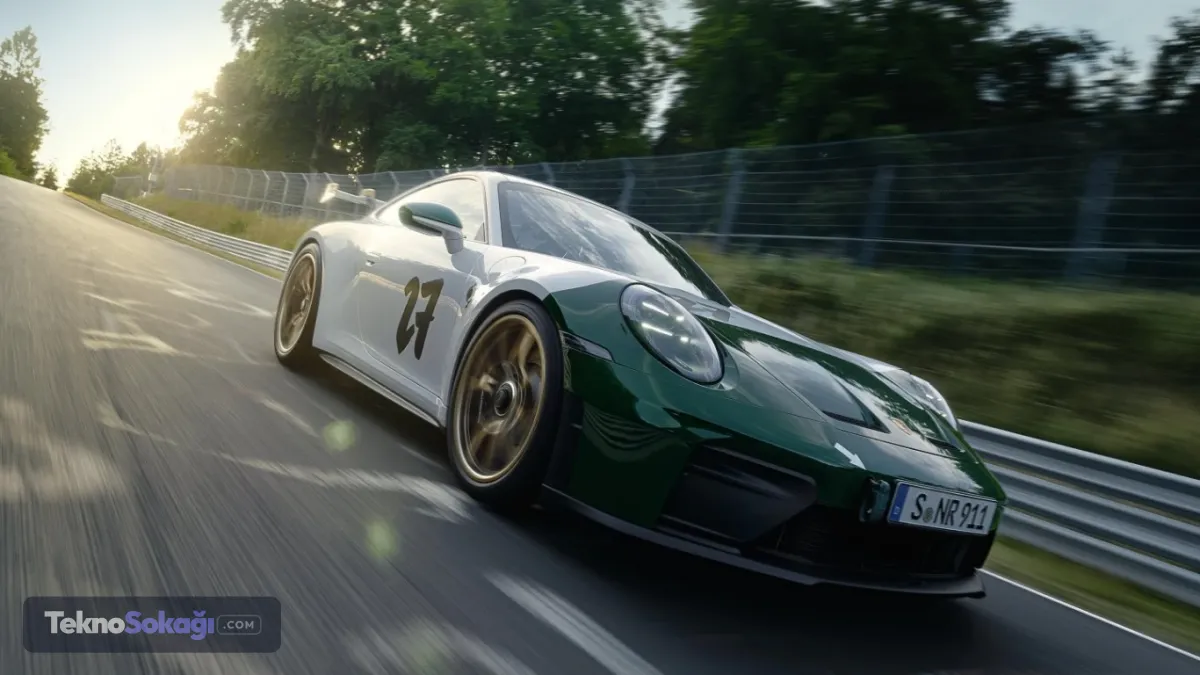 Fiyatı henüz açıklanmadıPorsche 911 GT3 100 Jahre Nürburgring'in resmi fiyatı henüz açıklanmadı. Ancak yalnızca 100 adetle sınırlı üretilecek olması ve modele özel donanımlar, aracın standart 911 GT3'ten daha yüksek bir fiyatla satışa sunulabileceğine işaret ediyor.