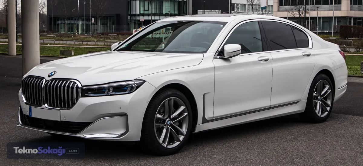 13- BMW 7 SERİSİSessizlik: 5 yıldızKonfor: 5 yıldızYakıt: 3 yıldızGüvenilirlik: 3,5 yıldızUzun yol kullanıcı puanı: 8,9/10