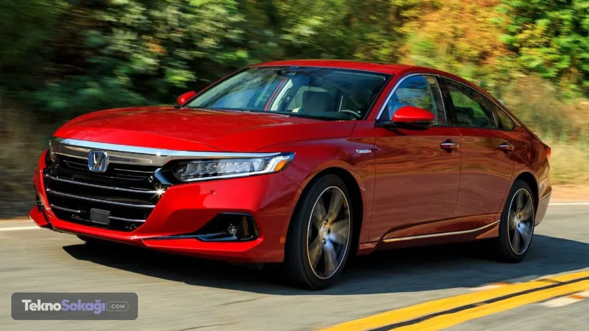 8- HONDA ACCORD HYBRIDSessizlik: 4,5 yıldızKonfor: 4,5 yıldızYakıt: 5 yıldızGüvenilirlik: 5 yıldızUzun yol kullanıcı puanı: 9,1/10
