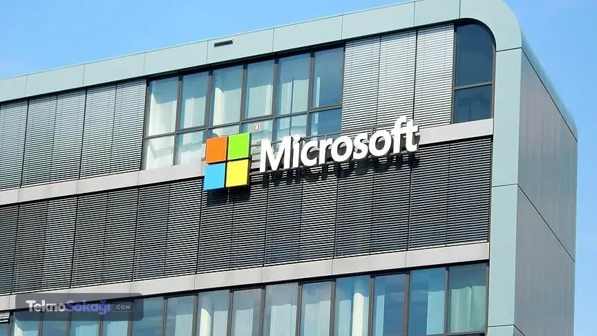Microsoft, oteller ve konaklama sektörünü hedef alan yeni bir siber saldırı konusunda seyahat edenleri uyardı. Şirket, "CaptiveCrunch" adını verdiği internet ele geçirme operasyonunun, Rusya destekli hacker grubu Storm-2945 tarafından gerçekleştirildiğini açıkladı.