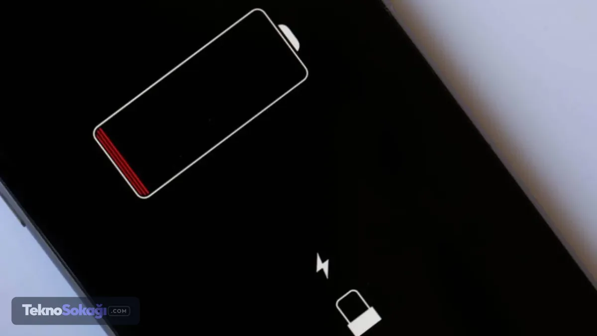 Akıllı telefon bataryaları, son yıllarda neredeyse tamamen cihazın içerisine sabitlenmiş durumda. Bir dönem telefonun arka kapağını açarak saniyeler içerisinde değiştirilebilen bataryaların yerini, kullanıcıların doğrudan ulaşamadığı gömülü bataryalar aldı.Ancak Avrupa Birliği'nin elektronik cihazların kullanım ömrünü uzatmayı ve elektronik atıkları azaltmayı amaçlayan yeni kuralları, değiştirilebilir telefon bataryalarını yeniden teknoloji gündeminin merkezine taşıdı.
