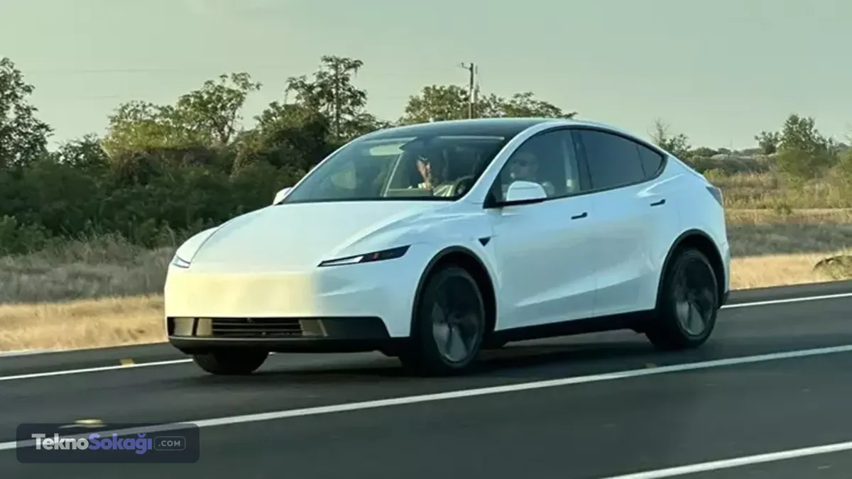 İki modeli kapsıyorNHTSA tarafından paylaşılan detaylara göre geri çağırma kararı, belirli Model 3 ve Model Y araçlarını kapsıyor. Otomotiv güvenlik denetim kurumu, söz konusu teknik sorunun çözümüne ilişkin yöntemin henüz netleşmediğini belirtti.