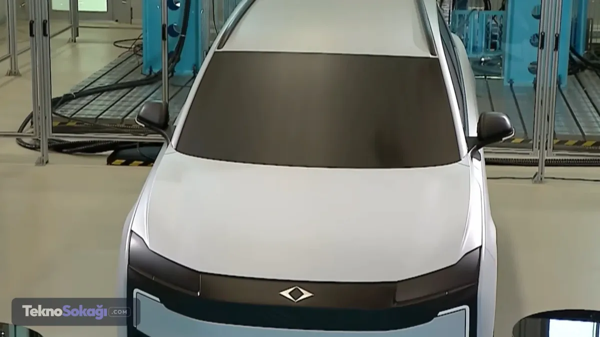 T10X ve T10F modellerinin ardından geliştirilen T6X'in, mevcut piyasa koşullarına göre çok daha erişilebilir bir fiyatla tüketiciye sunulacağını belirten Tosyalı, teslimatlar için Haziran ayını işaret etti.Fuat Tosyalı, T10X'in Türk aile yapısına uygun, kapsayıcı, çok düşük işletme maliyeti bulunan ve kendi segmentinde hem en lüks hem de en ekonomik otomobil olduğunu söyleyerek, şu değerlendirmelerde bulundu: