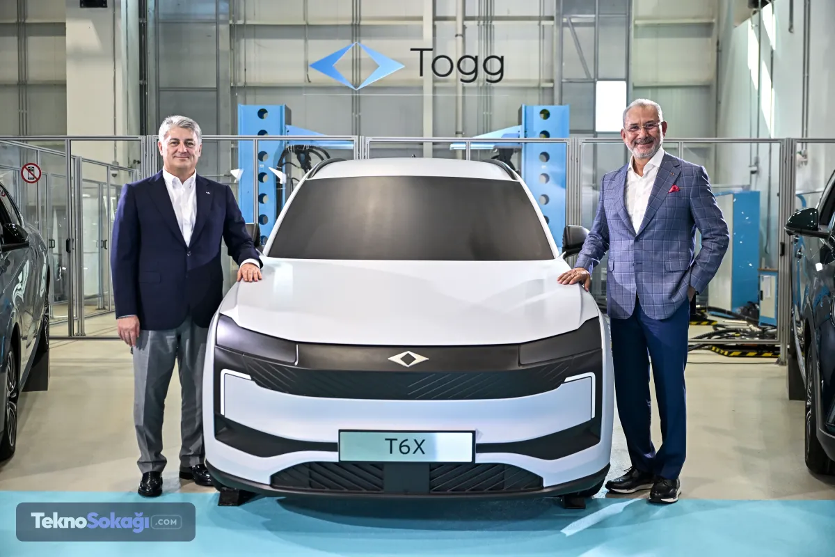 Togg T6X ne zaman satışa çıkacak?Yeni model için talep toplama işlemlerinin gelecek yılın haziran ayında başlayacağı duyuruldu.TOGG Yönetim Kurulu Başkanı Fuat Tosyalı, "Önümüzdeki haziran ayında talep toplamaya başlarız. Haziran ayı sonundan itibaren de kullanıcılarımıza araçlarımızı sevk etmeye başlayacağız" dedi.
