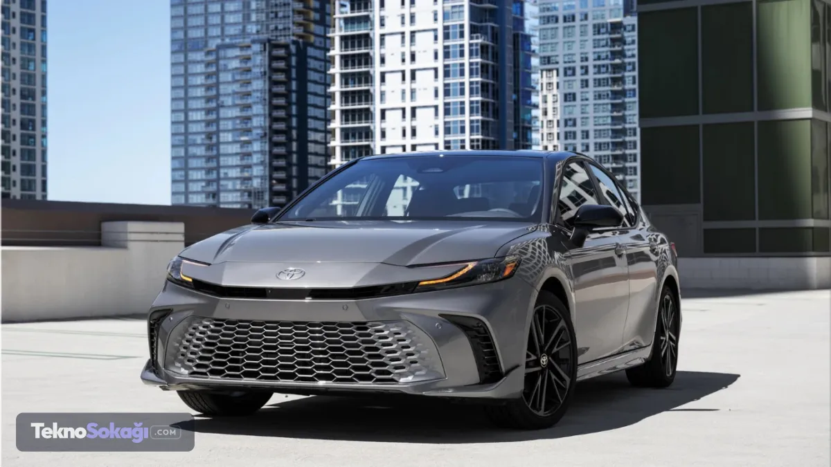 Toyota 508 bin 354 aracı geri çağırıyorABD Ulusal Kara Yolu Trafik Güvenliği İdaresi'nin (NHTSA) açıklamasına göre geri çağırmadan potansiyel olarak 508 bin 354 araç etkileniyor. Geri çağırma kapsamında 2025 ve 2026 model bazı Toyota Camry Hybrid otomobiller bulunuyor.