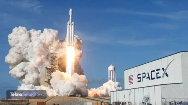 Vietnam'dan uzayda tarihi adım: SpaceX ile anlaşma imzaladı