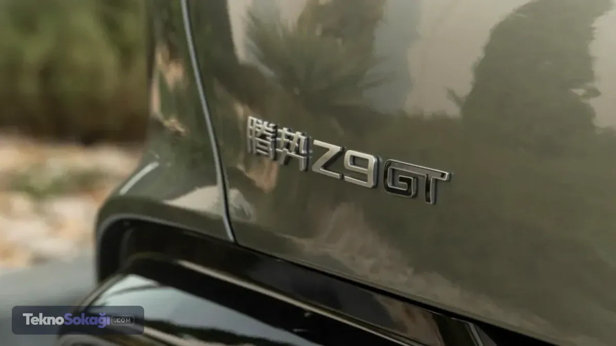 Zeekr 001 AWD'ye güçlü rakipDenza, Z9 GT e3 ile Çin pazarındaki performans odaklı elektrikli shooting brake modelleri arasındaki rekabeti de artırmayı hedefliyor.Yaklaşık 44.500-49.000 dolar aralığında satılan 580 kW, yani 778 beygirlik Zeekr 001 AWD ile kıyaslandığında yeni Z9 GT e3'ün yaklaşık 362 beygirlik güç avantajı bulunacak.