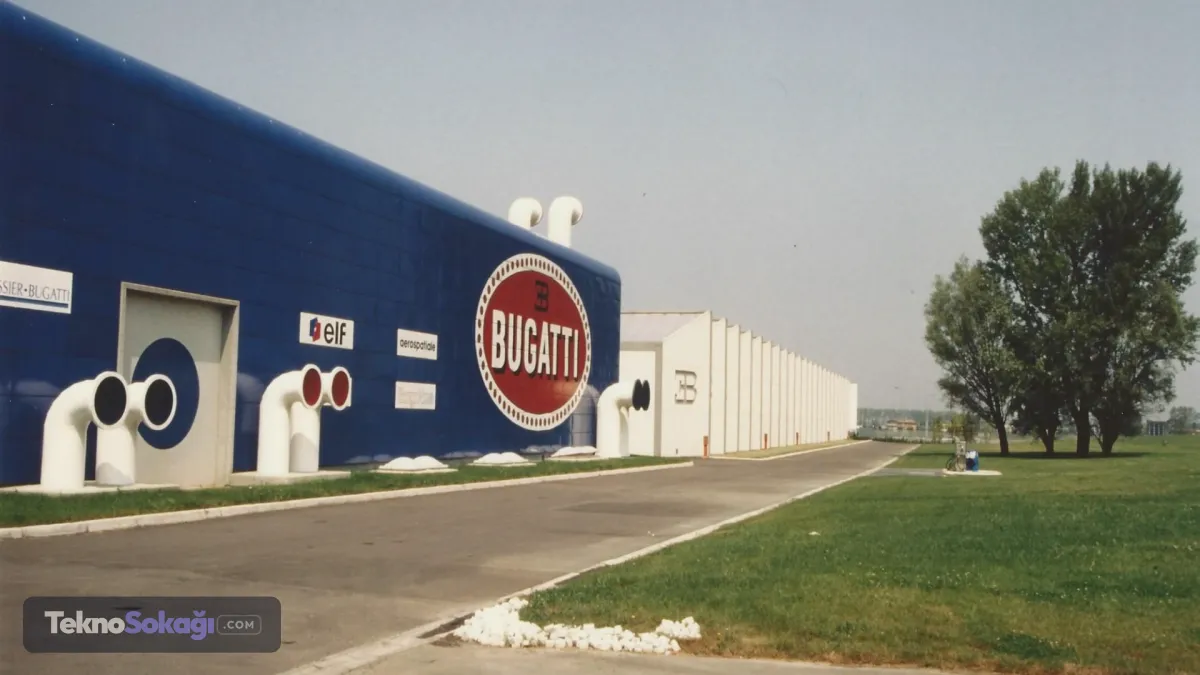Bugatti'nin Volkswagen dönemi sona erdiVolkswagen Grubu ile Bugatti arasındaki ortaklık 1998 yılında Ferdinand Piëch'in liderliği döneminde başladı. Bugatti'nin yeniden yükseliş döneminde Veyron ve Chiron gibi modeller önemli rol oynadı.Marka, yüksek performanslı otomobilleriyle Volkswagen Grubu'nun lüks segmentteki en özel markalarından biri haline geldi.2021 yılında ise Bugatti'nin geleceği için Porsche ve Rimac ortaklığında yeni bir yapı oluşturuldu. Bugatti Rimac adıyla faaliyet gösteren şirket, elektrikli performans teknolojileri konusunda da Rimac'ın uzmanlığından yararlandı.