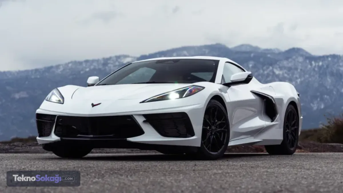 71 bin dolardan başlayan performans2027 Chevrolet Corvette Stingray'in başlangıç fiyatı yaklaşık 71 bin dolar seviyesinde bulunuyor.535 beygirlik atmosferik V8 motoru, 2,8 saniyelik 0-96 km/s hızlanması ve 322 km/s'nin üzerindeki maksimum hızıyla Stingray, yüksek performans sunan ancak yakıt tüketiminde taviz vermeyen spor otomobiller arasında yer alıyor.