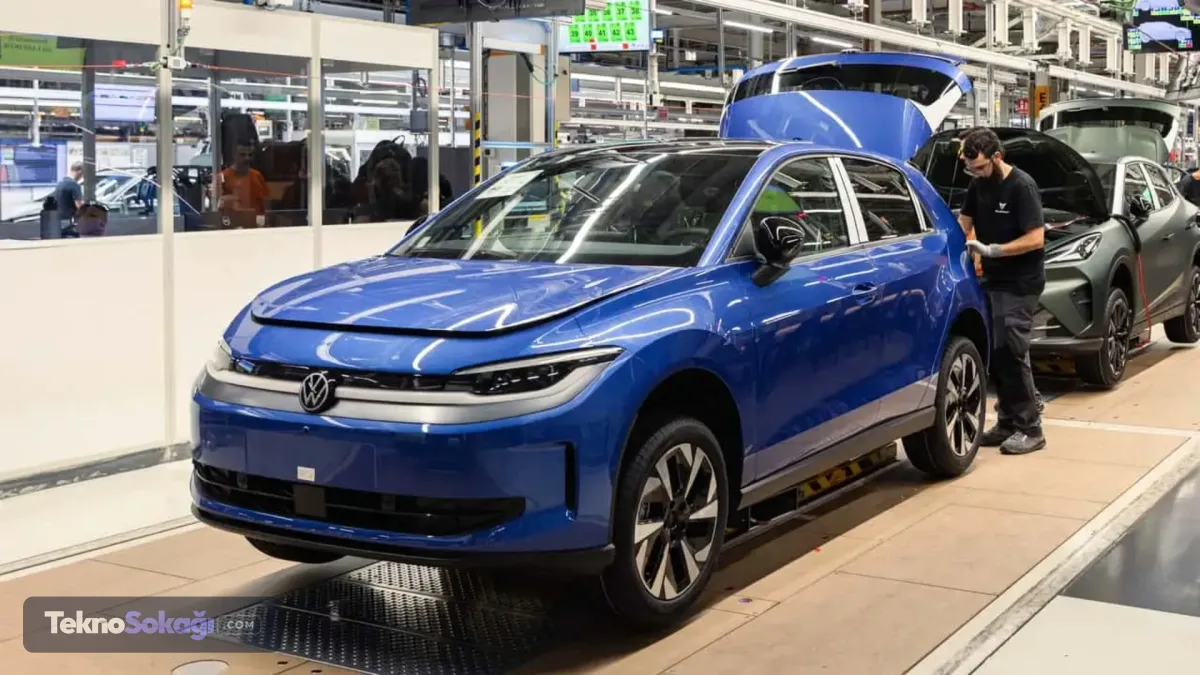 Nisan 2026'da siparişe açılan model için kısa sürede 30 binden fazla kesin sipariş kaydedildi. Henüz müşterilere teslim edilmeyen otomobile yönelik yoğun talep, teslimat sürelerine de yansıdı.Aracını farklı donanım ve kişiselleştirme seçenekleriyle sipariş vermek isteyen müşterilerin, teslimat için en az 10 ay beklemesi gerekiyor.