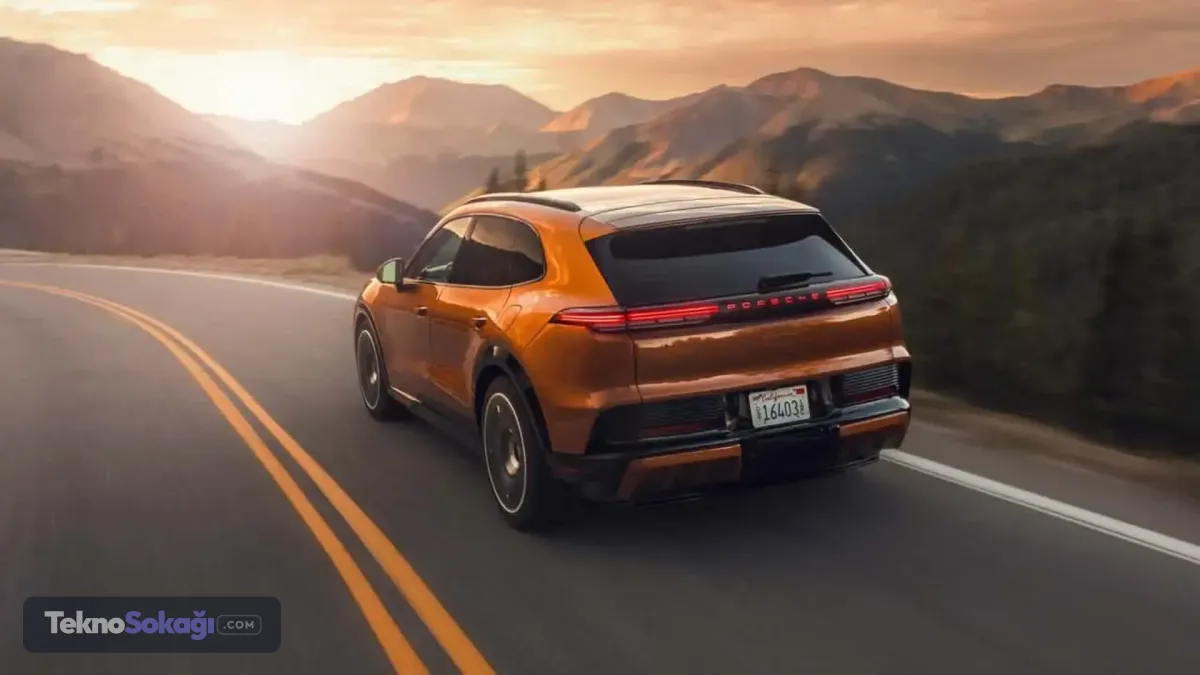 Klasik SUV ve Coupe karoserlerinde sunulan bu teknolojik güncellemeler aracın taban fiyatını etkilemezken, ABD pazarında standart modelin 111 bin 350 dolardan, Turbo Coupe versiyonunun ise 170 bin 350 dolardan siparişe açıldığı ve teslimatların 2027'nin ilk çeyreğinde başlayacağı bildirildi.