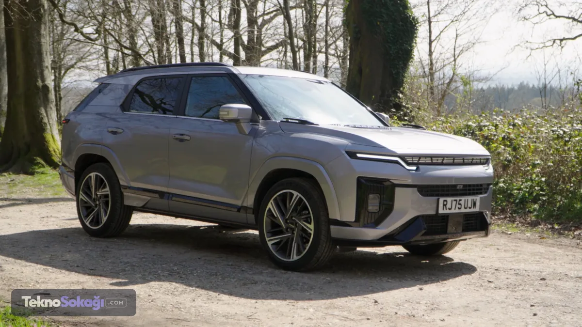 Güney Koreli otomotiv üreticisi KGM, orta boy SUV segmentindeki Actyon modeline hibrit seçeneği ekledi. Seri-paralel hibrit mimariye sahip yeni Actyon Hybrid, çift elektrik motoru ve 1,5 litrelik turbo benzinli motoru bir arada kullanıyor.Sorento gibi modellerin yer aldığı sınıfta konumlandırılan SUV, Güney Kore'de S8 2WD donanım seviyesiyle 38,45 milyon won başlangıç fiyatından satışa sunuluyor.