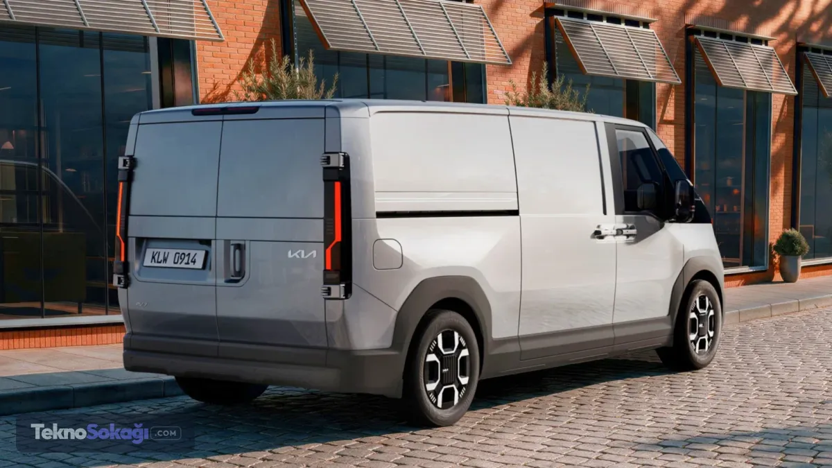 Filo yönetimi de merkezi hale geliyorPV7'nin yazılım altyapısında Android Automotive OS tabanlı Pleos Connect sistemi görev yapıyor. Gleo AI isimli yapay zeka asistanı üzerinden sesli komutlarla çeşitli operasyonel bilgilere ulaşılabiliyor.Kurumsal kullanıcılar için sunulan Pleos Fleet ise araçların şarj durumunu, güzergah bilgilerini ve kestirimci bakım verilerini tek merkezden takip etmeye imkan tanıyor.