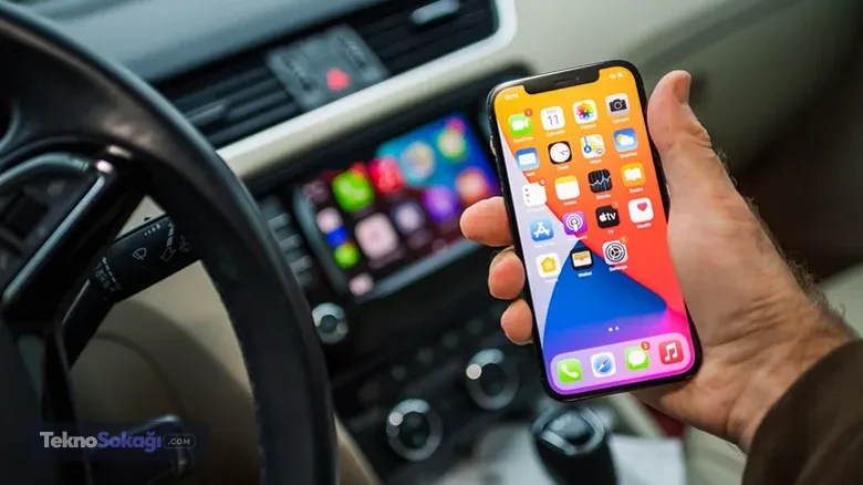 Otomobillerde alışılmış düzen değişiyor: CarPlay ve Android Auto için yolun sonu mu?