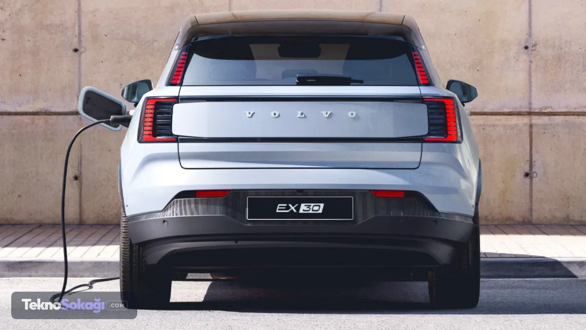 Elektrikli otomobil pazarında kompakt SUV rekabeti giderek kızışıyor. Volvo, tamamen elektrikli B-SUV modeli EX30 ile premium segment ile ana akım modeller arasındaki fiyat farkını azaltmayı hedefliyor. Özellikle devlet ve yerel yönetim teşvikleri, modelin fiyatını daha rekabetçi hale getiriyor.
