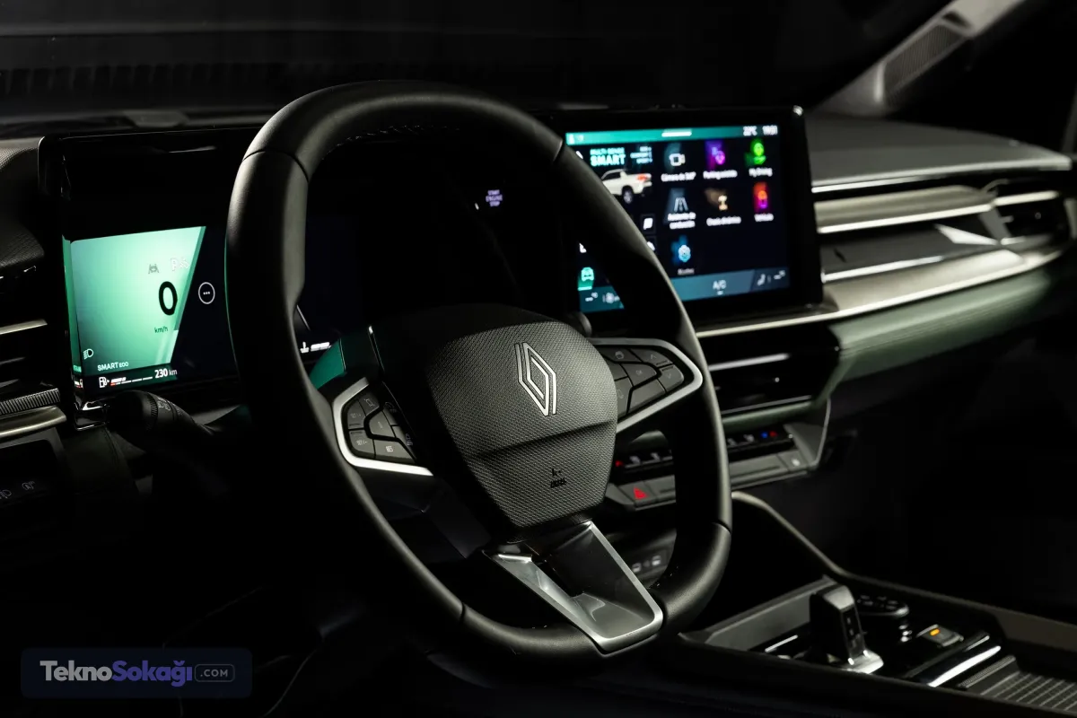 İç mekanda Google Gemini dönemiRenault Niagara'nın iç mekanında pickup karakterinden ziyade modern SUV modellerini andıran bir tasarım tercih ediliyor.Konsolda 10,2 inç dijital gösterge paneli ve 10,1 inç multimedya ekranı yer alıyor. Renault'nun OpenR bilgi-eğlence sistemiyle donatılan modelde Google altyapısı da bulunuyor.Kullanıcılar Google Haritalar'ın yanı sıra Google Gemini yapay zeka asistanına ve Google Play Store'a doğrudan erişebilecek.