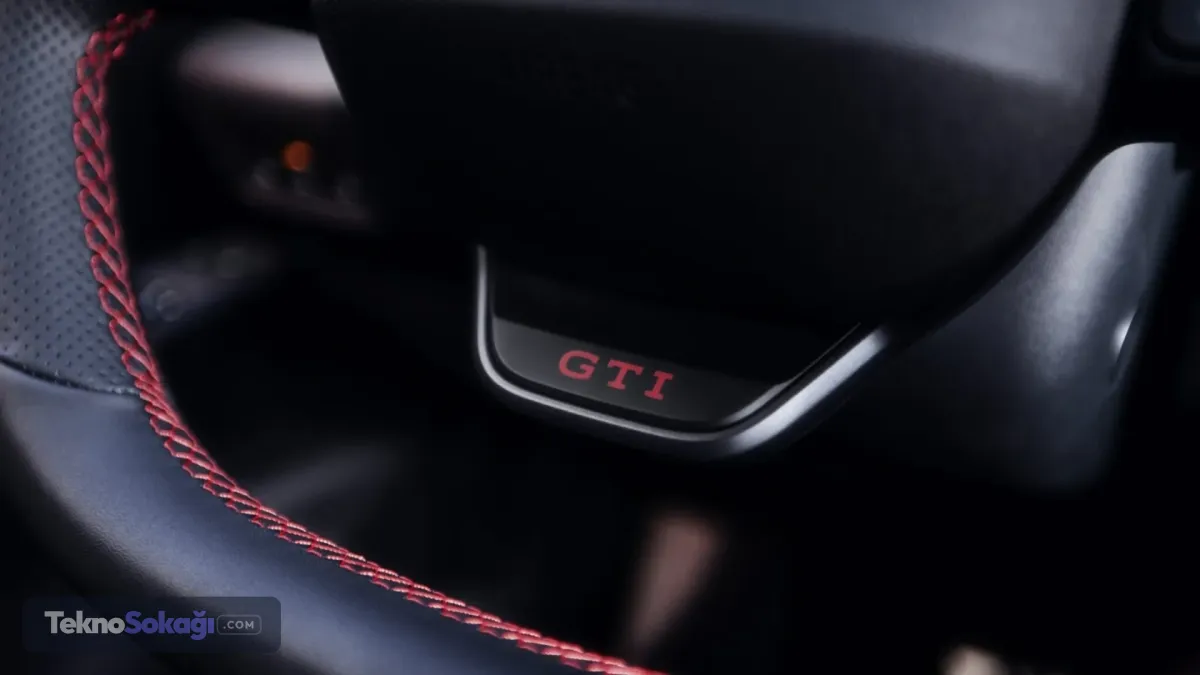 Volkswagen, GTI ailesini elektrikli modellerle genişletmeye devam ediyor. ID. Polo GTI'ın ardından markanın ikinci tamamen elektrikli GTI modeli olan ID.3 GTI tanıtıldı.Makyajlı ID.3 Neo gövdesi üzerine geliştirilen model, daha önce serinin en güçlü seçeneği olan ID.3 GTX'in yerini alıyor. 326 PS güç üreten elektrik motoruyla ID.3 GTI, Volkswagen'in bugüne kadar geliştirdiği en güçlü GTI modeli unvanını da elde ediyor.