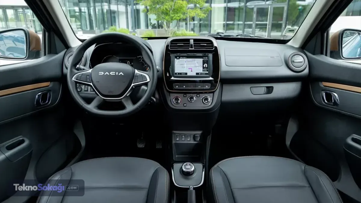 Yeni Dacia Spring'in teknik özellikleriYeni nesil Spring, kompakt boyutlarını korurken özellikle şehir içi kullanıma odaklanan bir teknik yapıyla geliyor.Modelin açıklanan özellikleri şöyle:Motor gücü: 82 beygirBatarya kapasitesi: 27,5 kWh LFPKarma kullanım menzili: Yaklaşık 265 kilometreYolcu kapasitesi: 4 kişiKullanım alanı: Şehir içi ulaşım265 kilometre menzil sunacak