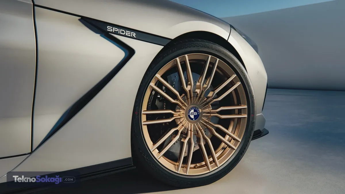 435 beygir güce ulaştıBovensiepen Spider'ın temel aldığı Z4 M40i, Avrupa'da fabrikadan çıktığında 340 beygir güç üretiyordu. Mühendisler, BMW'nin 3.0 litrelik sıralı altı silindirli B58 motoru üzerinde kapsamlı çalışmalar yaptı.Hava giriş sistemi yeniden düzenlenirken motora ikinci bir ram-air kanalı eklendi. Daha büyük bir emiş susturucusu ve yenilenen egzoz sistemiyle motorun hava akışı iyileştirildi.Çalışmalar sonucunda motor gücü 435 beygire, maksimum tork ise 580 Nm'ye yükseldi. Dikkat çeken nokta ise güç artışının turbo basıncı yükseltilmeden sağlanması oldu.