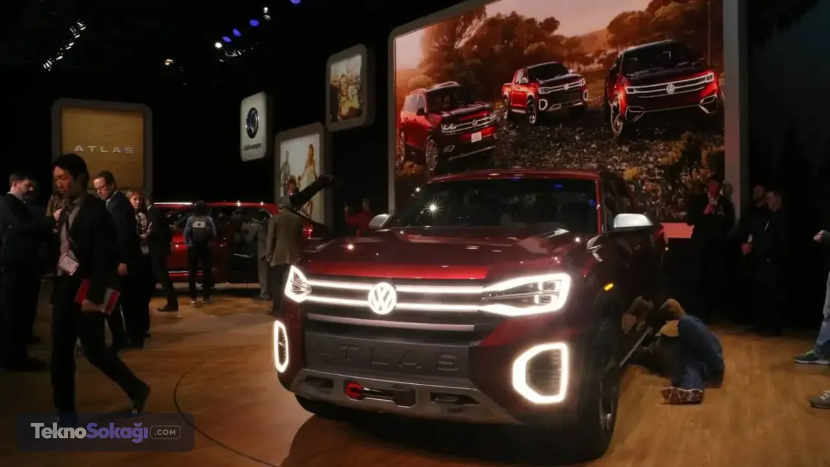 Volkswagen 42 yıl sonra pick-up pazarına dönebilirVolkswagen'in ABD'deki pick-up geçmişi sınırlı bir dönemi kapsıyor.Şirket, 1979 ile 1984 yılları arasında Pennsylvania'daki Westmoreland tesisinde ilk nesil Rabbit modelinin altyapısı üzerine geliştirilen kompakt bir pick-up üretti.Bu aracın üretiminin sona ermesinin ardından Volkswagen, ABD pazarında pick-up segmentinden çekildi.2018 yılında tanıtılan Atlas Tanoak konsepti, markanın yeniden pick-up pazarına dönüş ihtimalini gündeme taşımış ancak proje seri üretime geçmemişti.