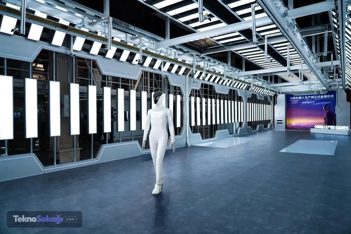 Xpeng’in insansı robotu fabrikadan kendi başına yürüyerek çıktı
