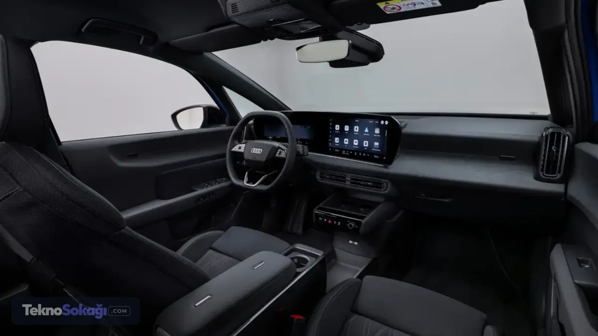 Dört farklı motor seçeneği geliyorVolkswagen Grubu'nun MEB platformunu kullanan Audi A2 E-Tron, gücünü arka tekerleklere aktaran sabit mıknatıslı senkron elektrik motorlarıyla sunulacak.Giriş seviyesindeki versiyonda 168 beygir güç üreten motor ve 52 kWh LFP batarya bulunuyor. Bu versiyonun WLTP menzili 423 kilometre, 0-100 km/s hızlanması ise 8,8 saniye olarak açıklandı.Bir üst seçenekte 187 beygirlik motor ve 61 kWh LFP batarya kullanılıyor. Bu versiyon 515 kilometre menzil sunarken 100 km/s hıza 7,9 saniyede ulaşıyor.